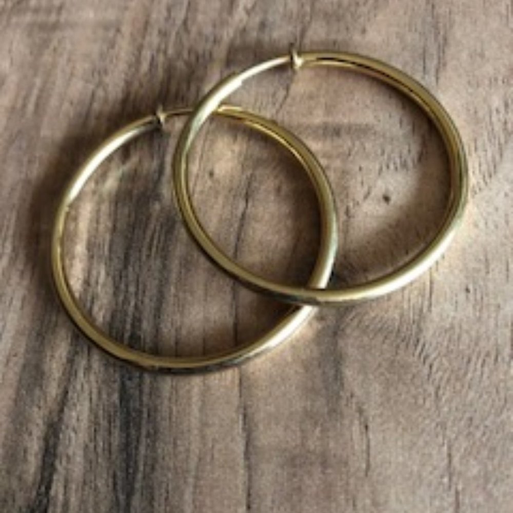 GOLD TONE EARRINGS NON PIERCED SPRING HOOPS